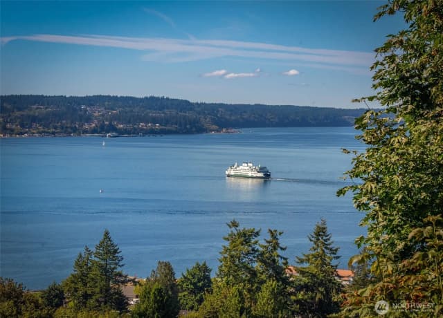 Property photo for 744 Loveland Avenue, Mukilteo photo 2