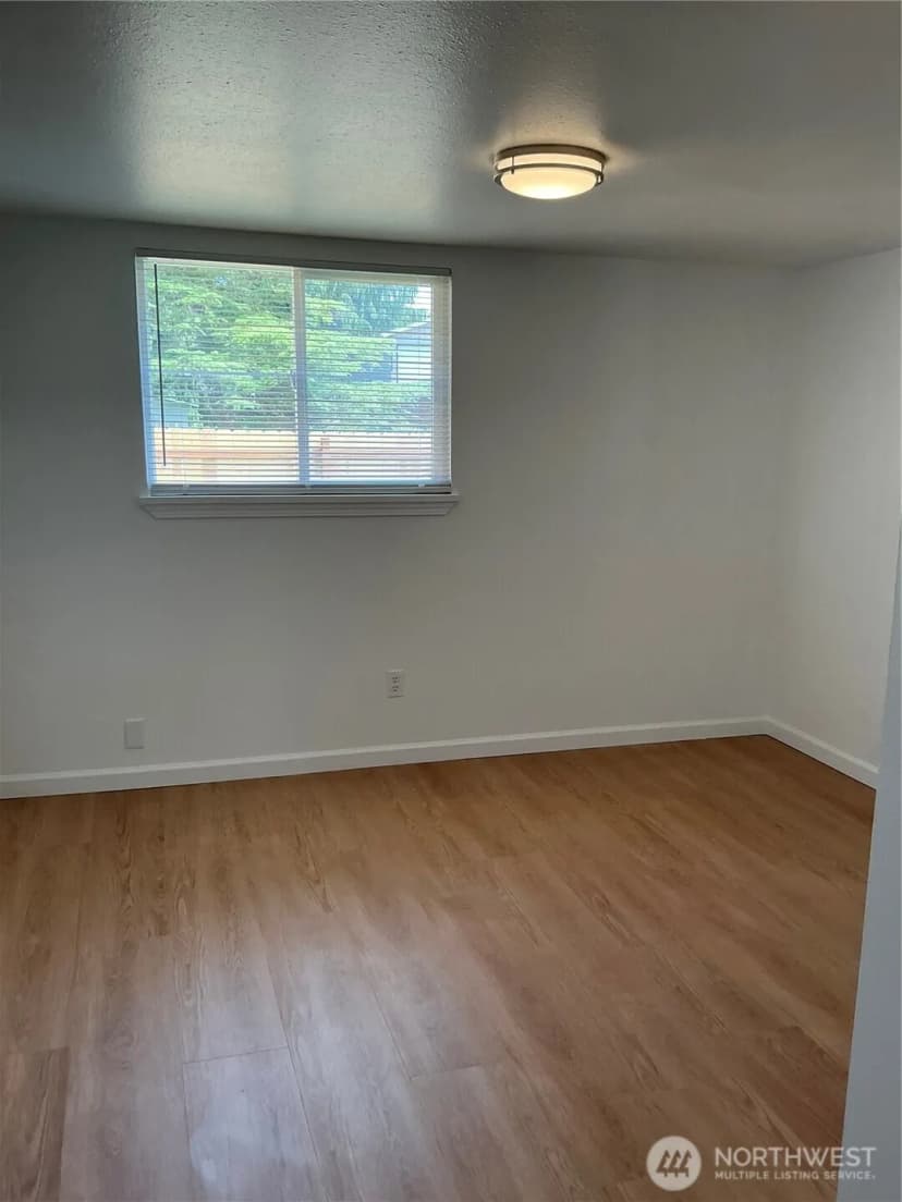 Property photo for 325 Hawthorne Street, Burlington photo 13