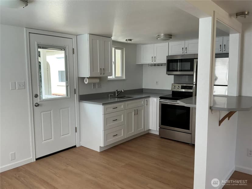 Property photo for 325 Hawthorne Street, Burlington photo 9