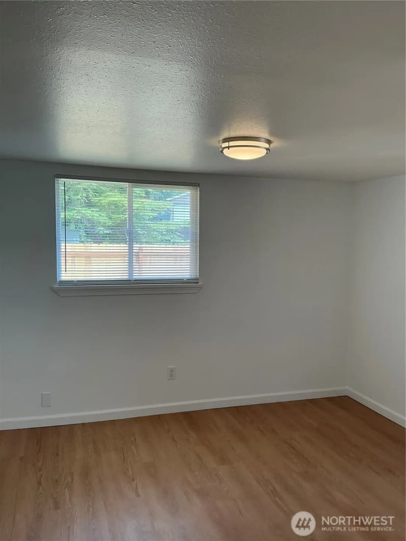 Property photo for 325 Hawthorne Street, Burlington photo 11