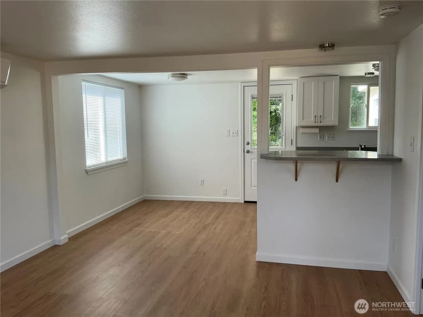 Property photo for 325 Hawthorne Street, Burlington photo 10