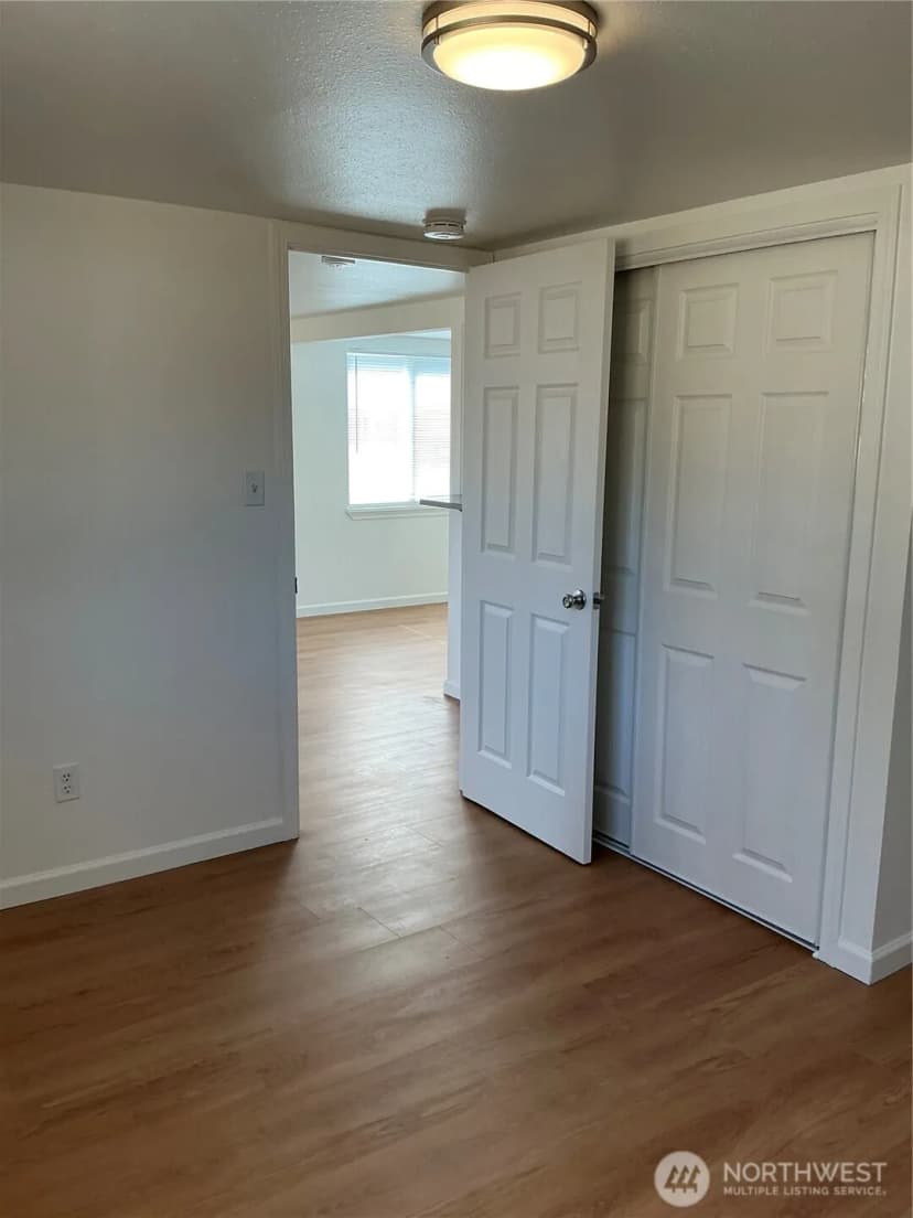 Property photo for 325 Hawthorne Street, Burlington photo 14