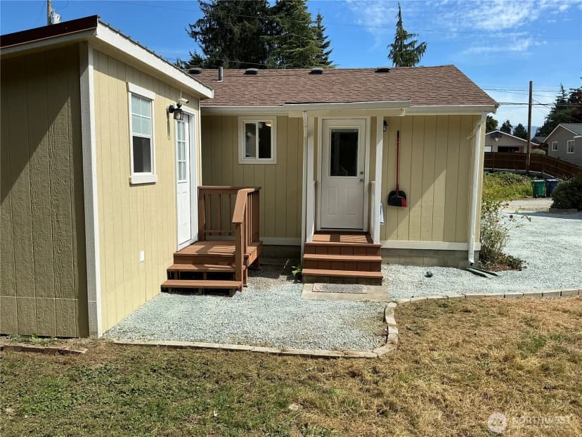 Property photo for 325 Hawthorne Street, Burlington photo 4