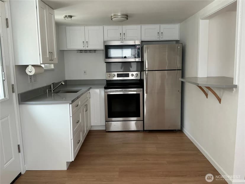 Property photo for 325 Hawthorne Street, Burlington photo 8