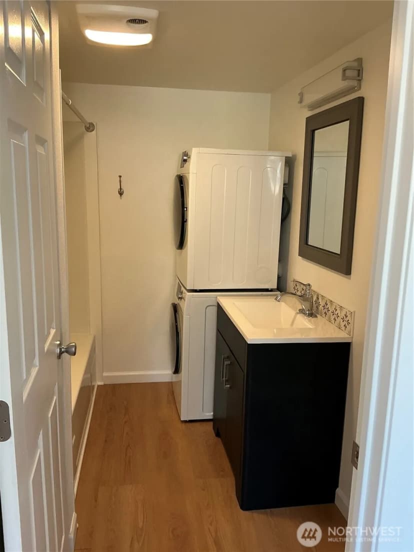 Property photo for 325 Hawthorne Street, Burlington photo 18