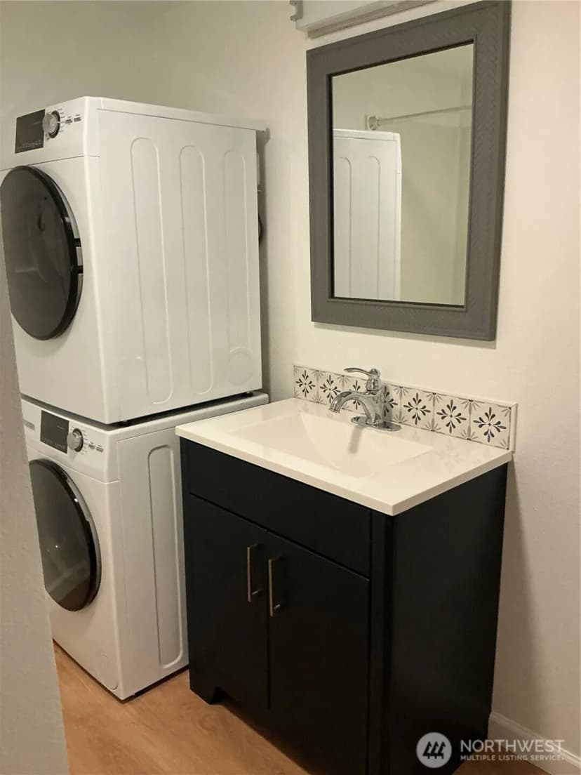 Property photo for 325 Hawthorne Street, Burlington photo 17