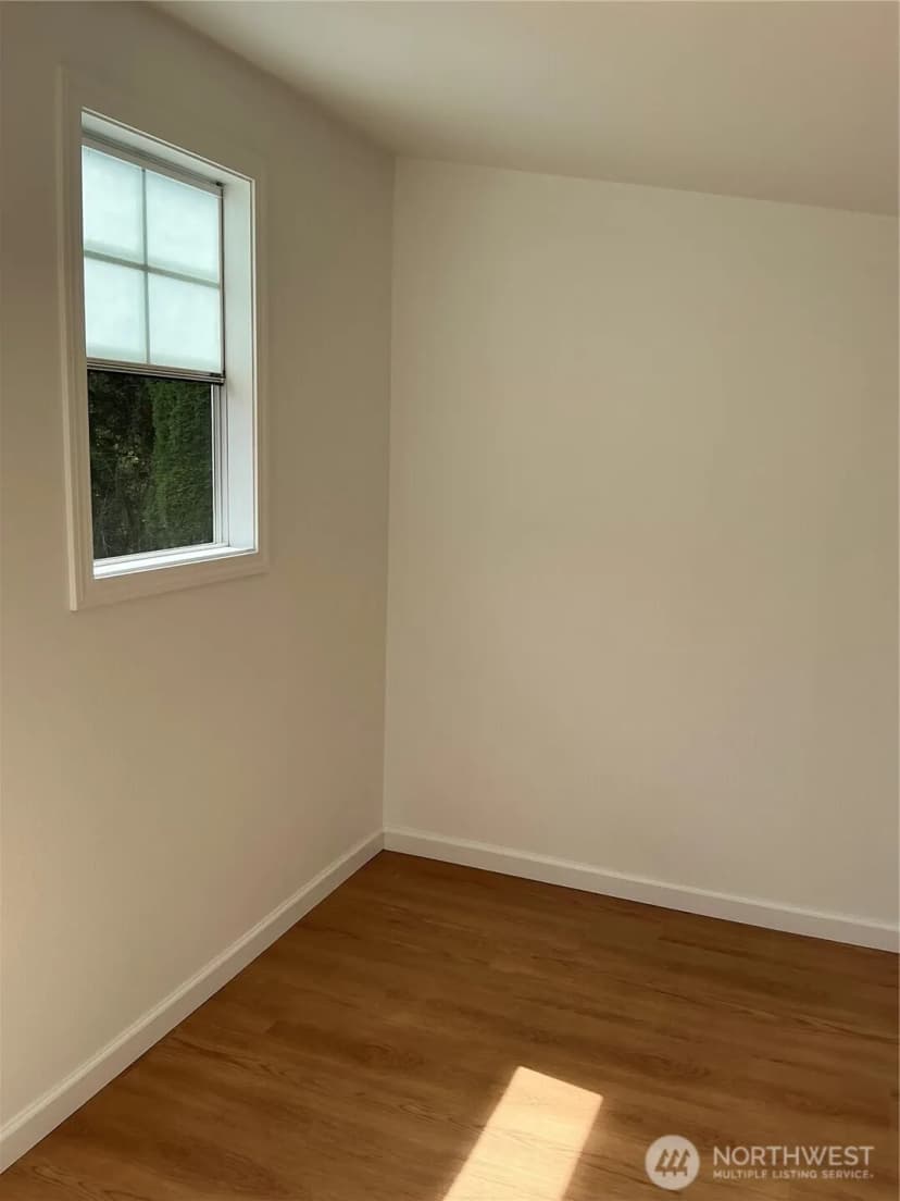 Property photo for 325 Hawthorne Street, Burlington photo 16