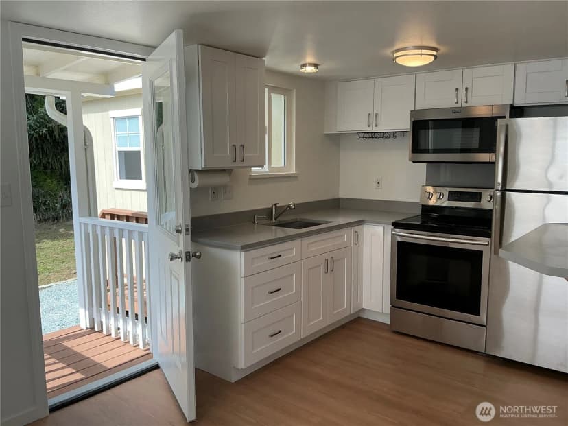 Property photo for 325 Hawthorne Street, Burlington photo 6