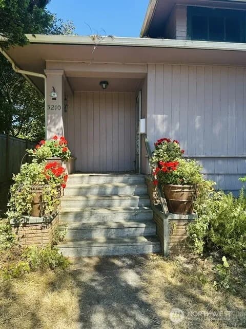 Property photo for 3210 Nw 69th Street, Seattle photo 2