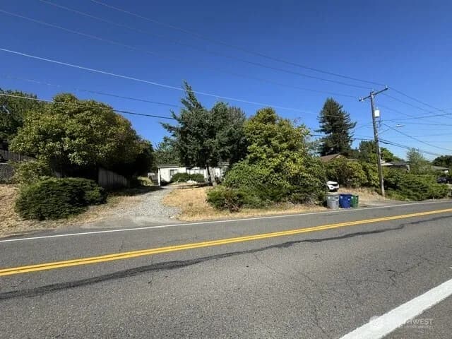 Property photo for 13745 42nd Avenue S, Tukwila photo 2