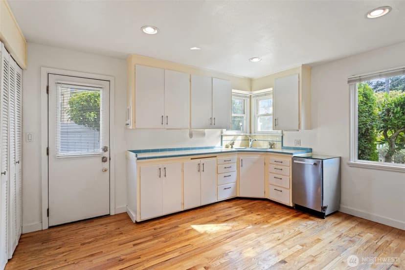 Property photo for 8337 27th Avenue Nw, Seattle photo 10