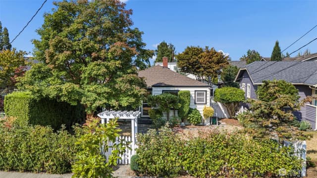 Property photo for 8337 27th Avenue Nw, Seattle photo 4
