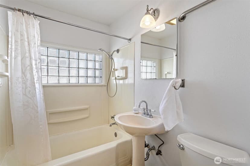 Property photo for 8337 27th Avenue Nw, Seattle photo 16