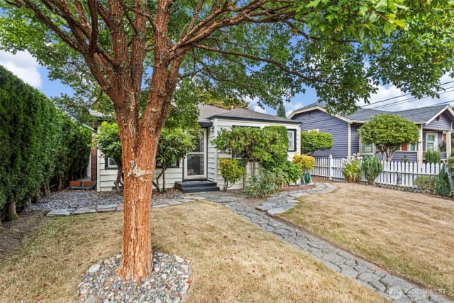 Property photo for 8337 27th Avenue Nw, Seattle photo 3