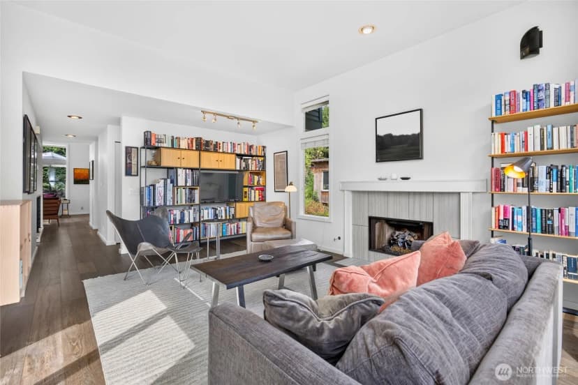 Property photo for 2518 E Roy Street, Seattle photo 6