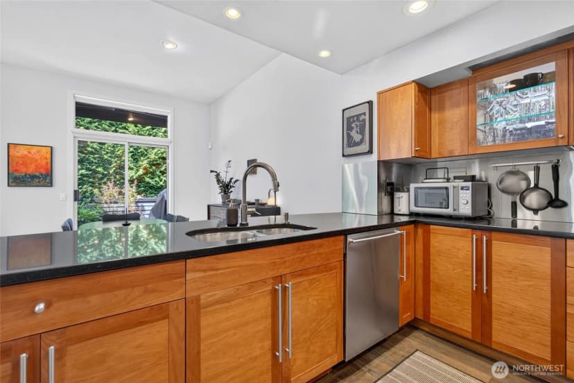 Property photo for 2518 E Roy Street, Seattle photo 13