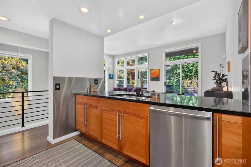 Property photo for 2518 E Roy Street, Seattle photo 12