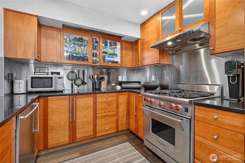 Property photo for 2518 E Roy Street, Seattle photo 11