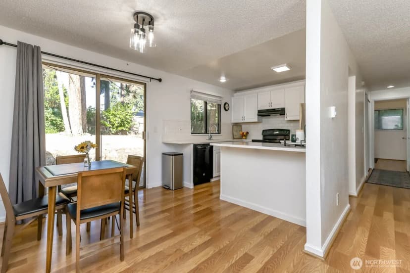 Property photo for 30303 6th Avenue Sw, Federal Way photo 9