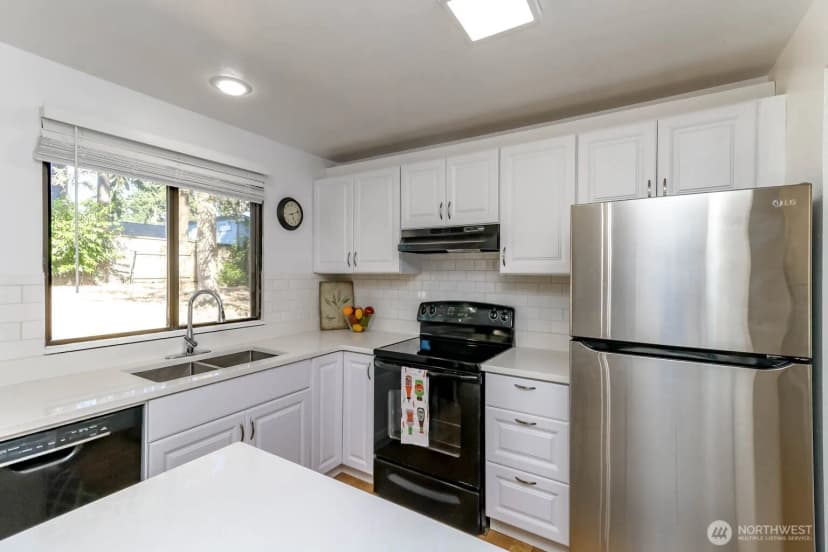 Property photo for 30303 6th Avenue Sw, Federal Way photo 6
