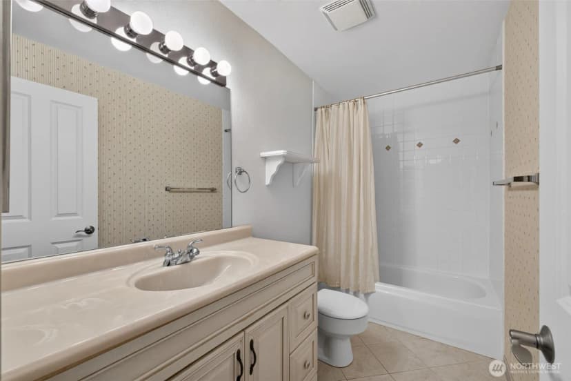 Property photo for 13730 15th Avenue Ne #a102, Seattle photo 22