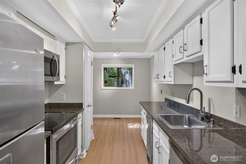 Property photo for 13730 15th Avenue Ne #a102, Seattle photo 6