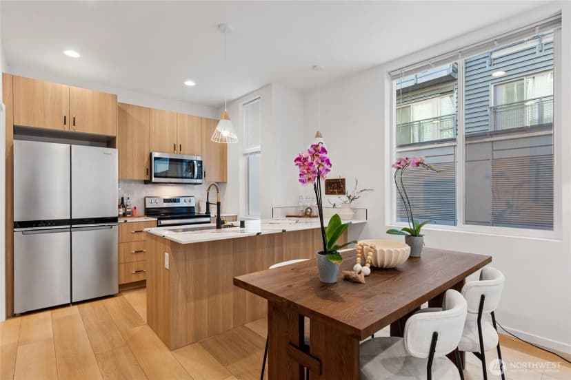 Property photo for 4540 40th Avenue Sw, Seattle photo 9