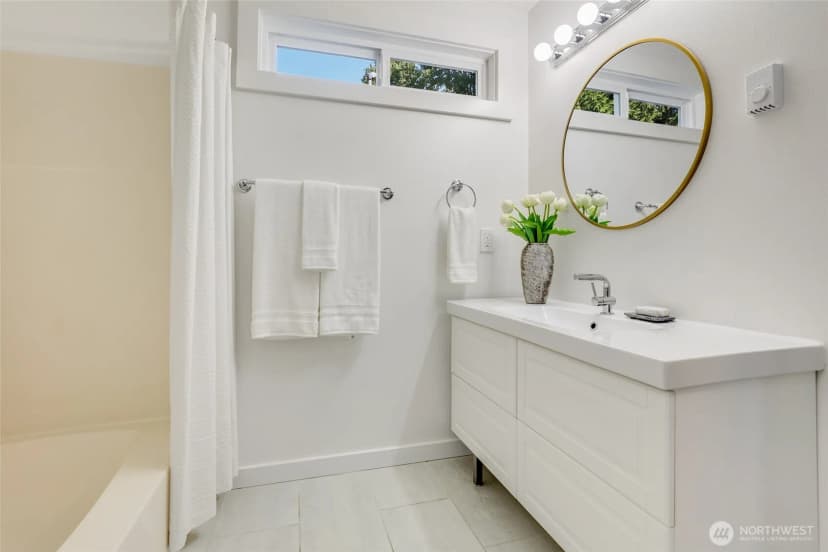 Property photo for 13715 26th Avenue Ne, Seattle photo 16