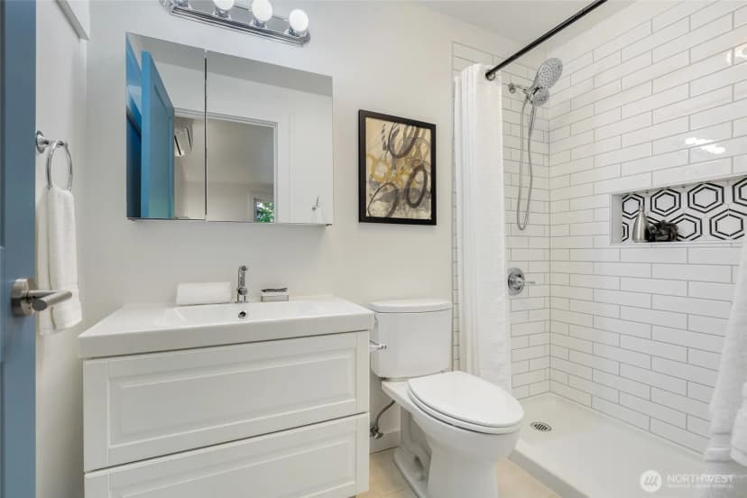 Property photo for 13715 26th Avenue Ne, Seattle photo 13