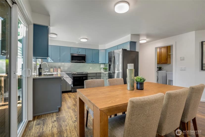 Property photo for 13715 26th Avenue Ne, Seattle photo 8