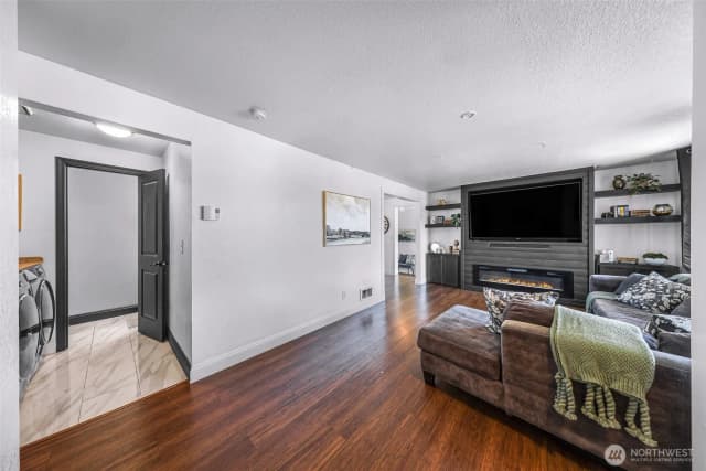 Property photo for 1015 S 25th Street, Mount Vernon photo 5