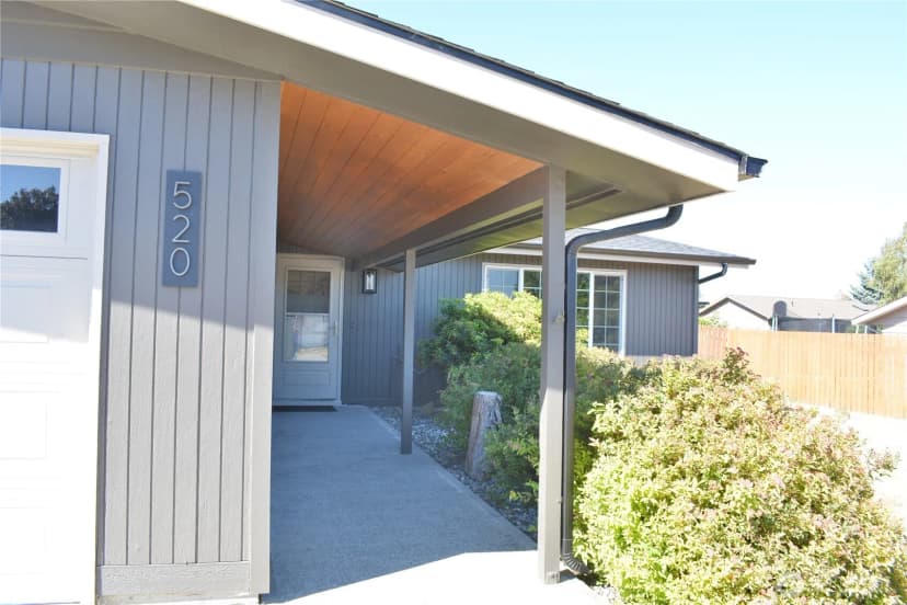 Property photo for 520 Sw 4th Avenue Sw, Oak Harbor photo 2