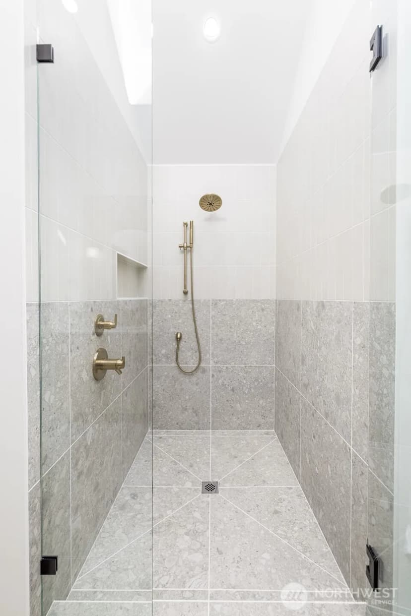 Property photo for 2011 Ne 123rd Street, Seattle photo 22