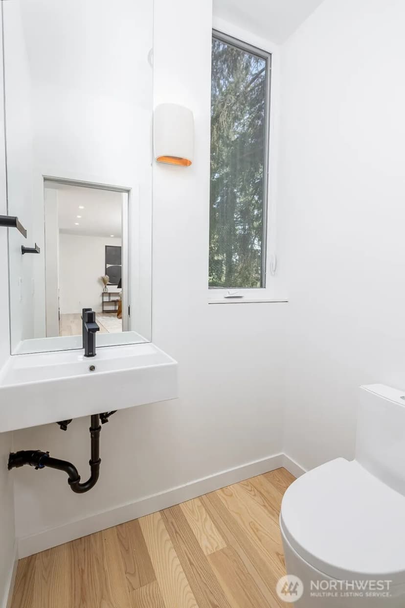 Property photo for 2011 Ne 123rd Street, Seattle photo 18