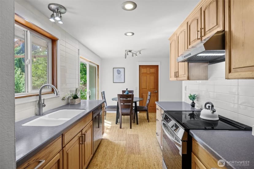 Property photo for 15827 Ne 110th Street, Redmond photo 18