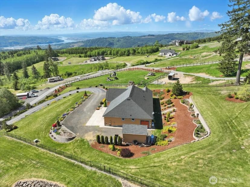 Property photo for 204 Powder Hill Drive, Kalama photo 3