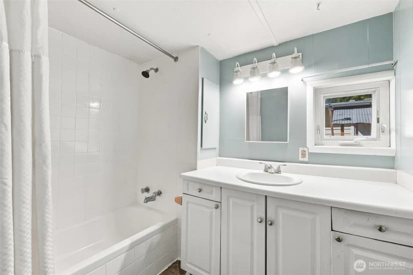 Property photo for 2424 S 260th Street, Kent photo 9