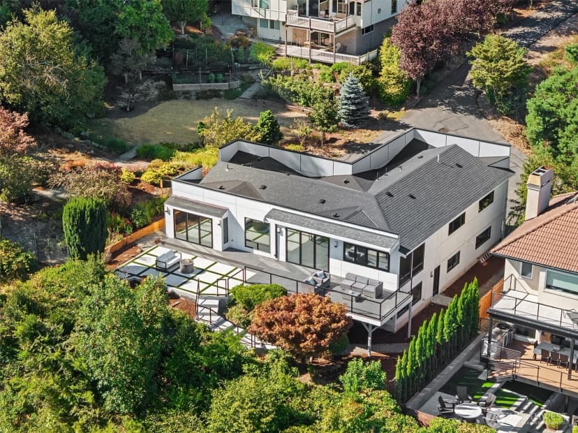 Property photo for 8340 Avalon Drive, Mercer Island photo 4