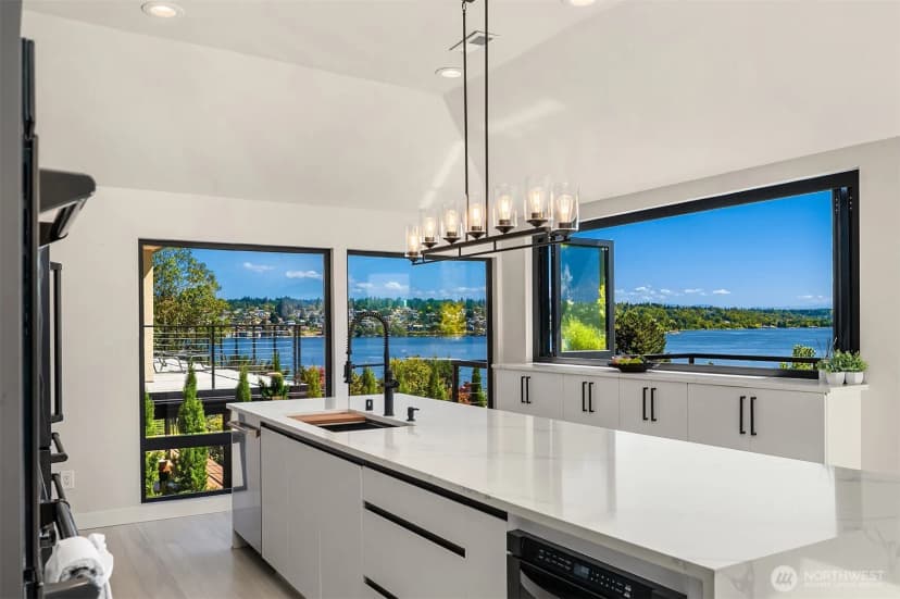 Property photo for 8340 Avalon Drive, Mercer Island photo 9
