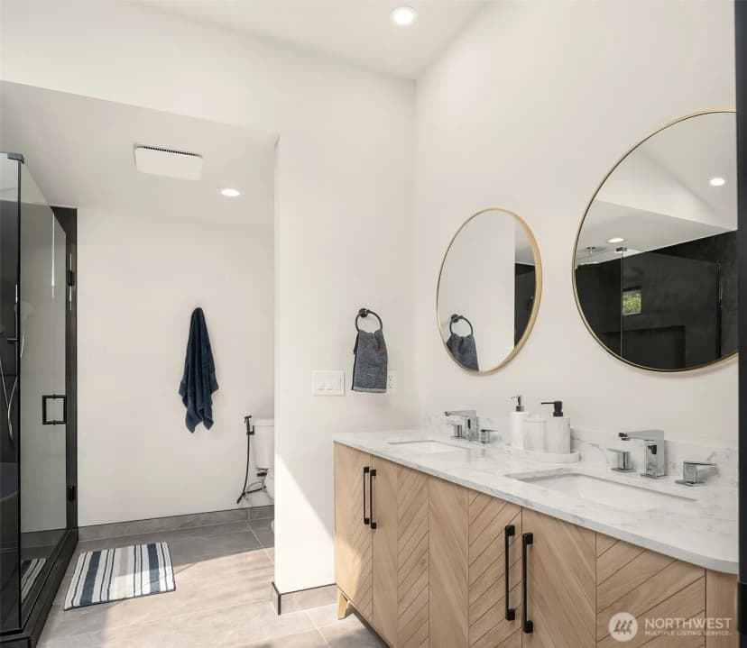 Property photo for 8340 Avalon Drive, Mercer Island photo 23