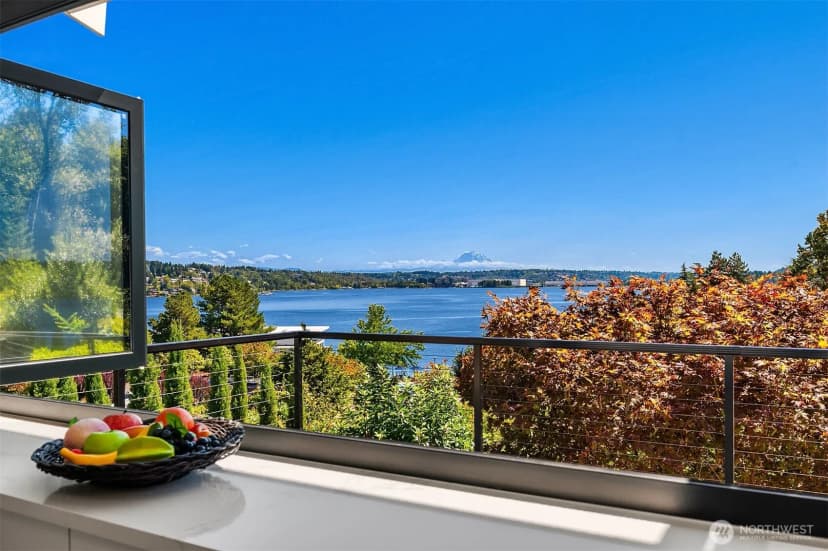 Property photo for 8340 Avalon Drive, Mercer Island photo 10