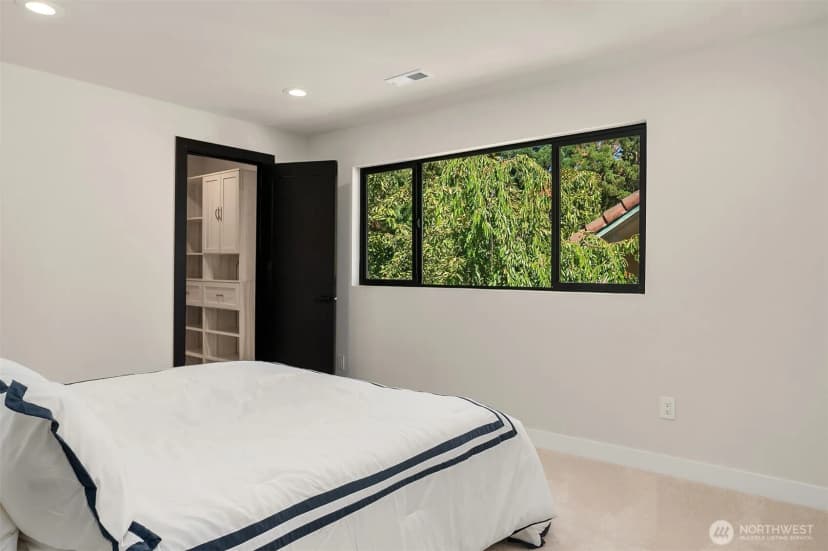 Property photo for 8340 Avalon Drive, Mercer Island photo 30