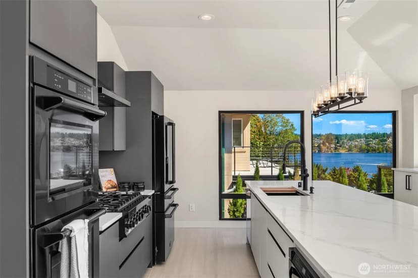 Property photo for 8340 Avalon Drive, Mercer Island photo 12