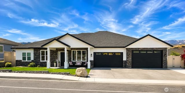 Property photo for 2858 Se Falcon View Drive, East Wenatchee photo 2