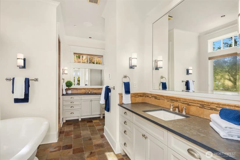 Property photo for 4102 100th Avenue Se, Mercer Island photo 16
