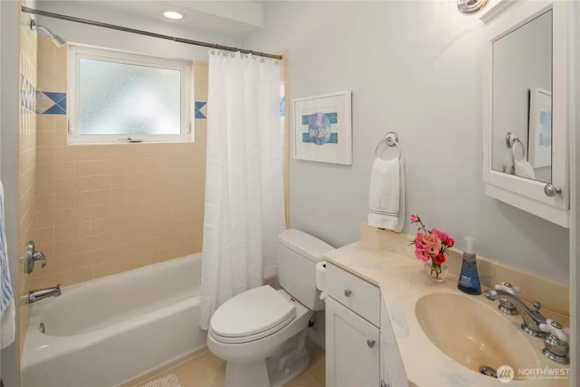 Property photo for 3819 44 Avenue Ne, Seattle photo 27