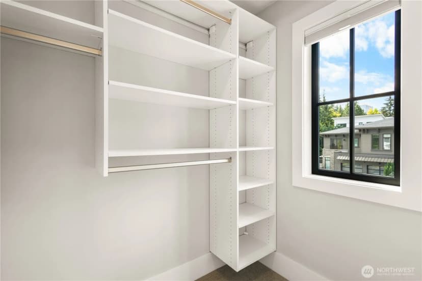 Property photo for 10402 Ne 15th Street, Bellevue photo 23