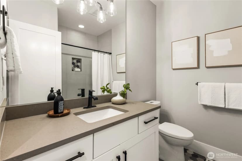 Property photo for 10402 Ne 15th Street, Bellevue photo 18