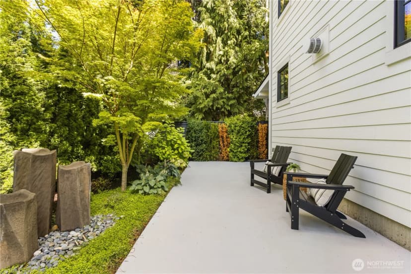 Property photo for 10402 Ne 15th Street, Bellevue photo 28