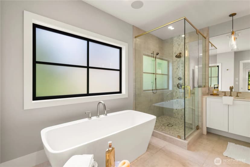 Property photo for 10402 Ne 15th Street, Bellevue photo 13